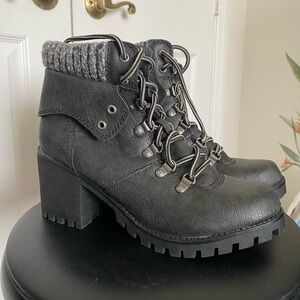 NWOT ankle lace up block heel boots booties combat
